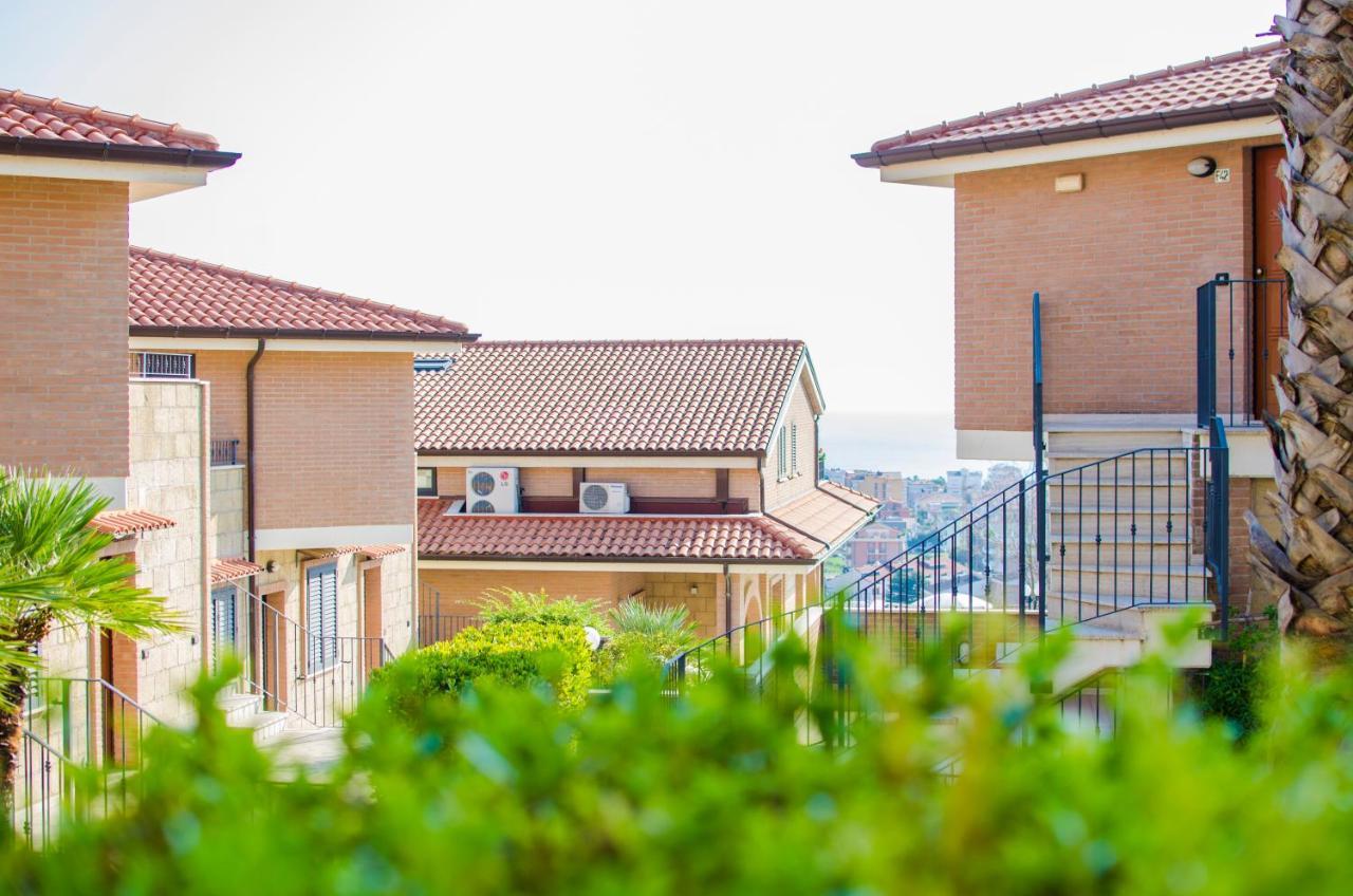 Residence Il Borgo Tortoreto Bagian luar foto