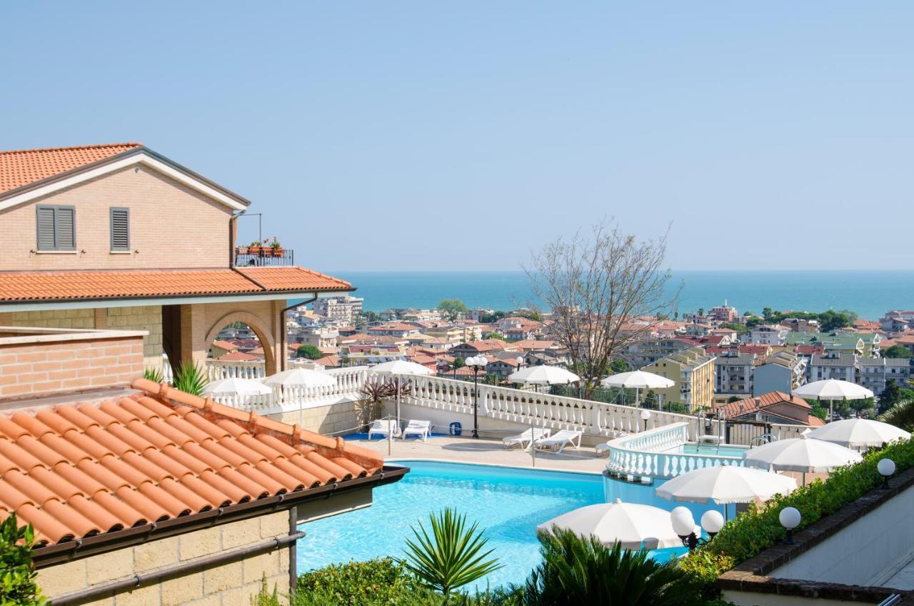 Residence Il Borgo Tortoreto Bagian luar foto