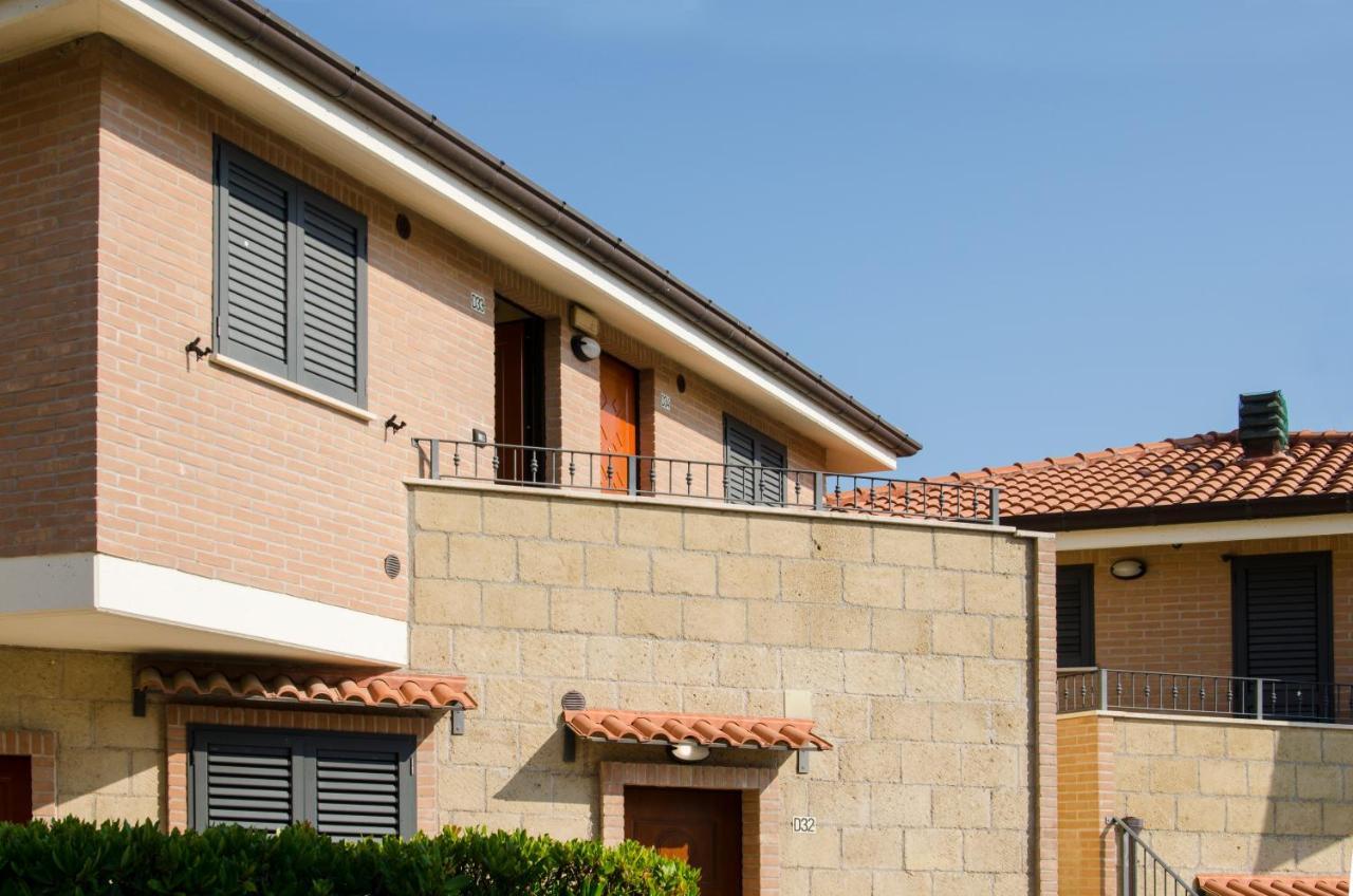 Residence Il Borgo Tortoreto Bagian luar foto