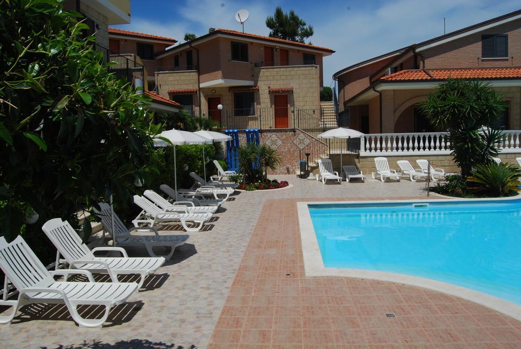 Residence Il Borgo Tortoreto Bagian luar foto