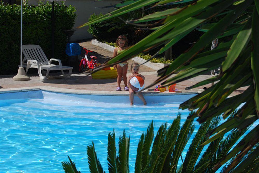 Residence Il Borgo Tortoreto Bagian luar foto